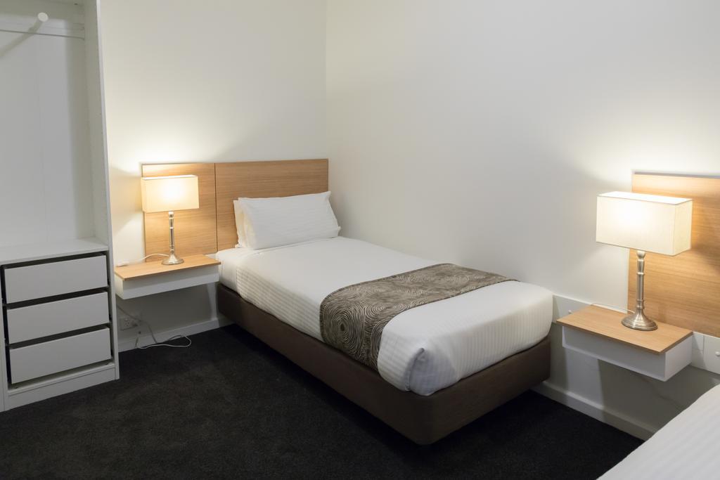 Bay 10 - Suites And Apartments Port Lincoln Bagian luar foto
