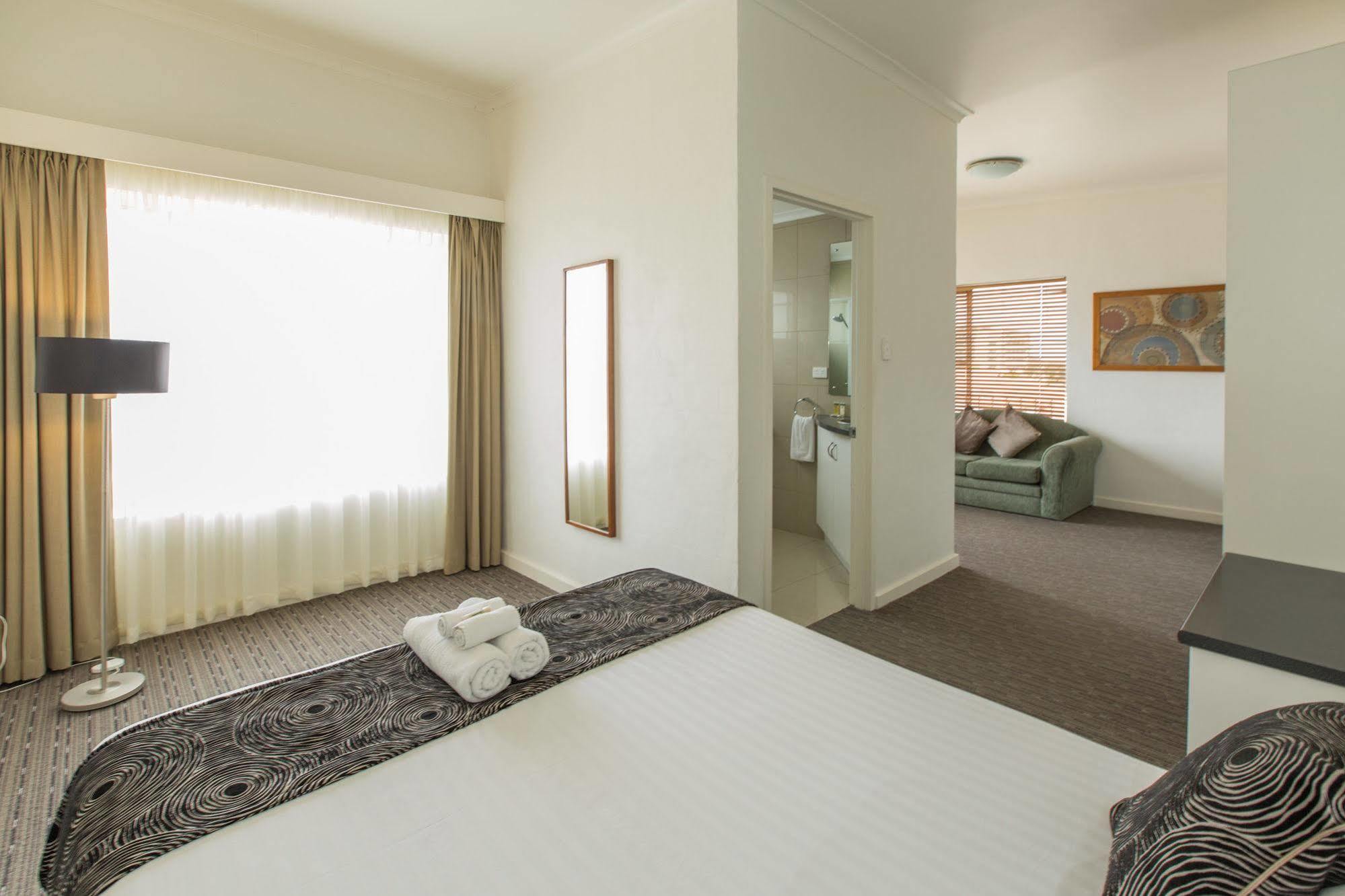 Bay 10 - Suites And Apartments Port Lincoln Bagian luar foto