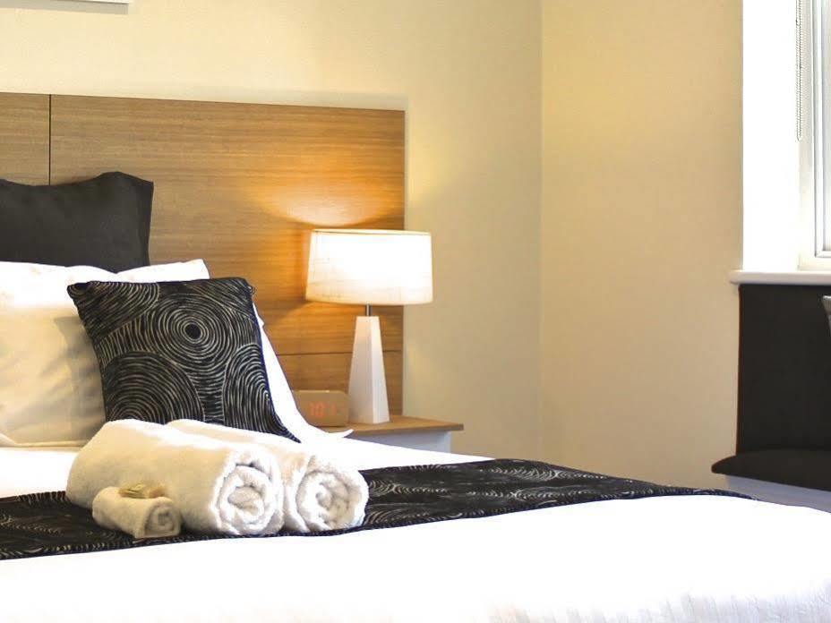 Bay 10 - Suites And Apartments Port Lincoln Bagian luar foto