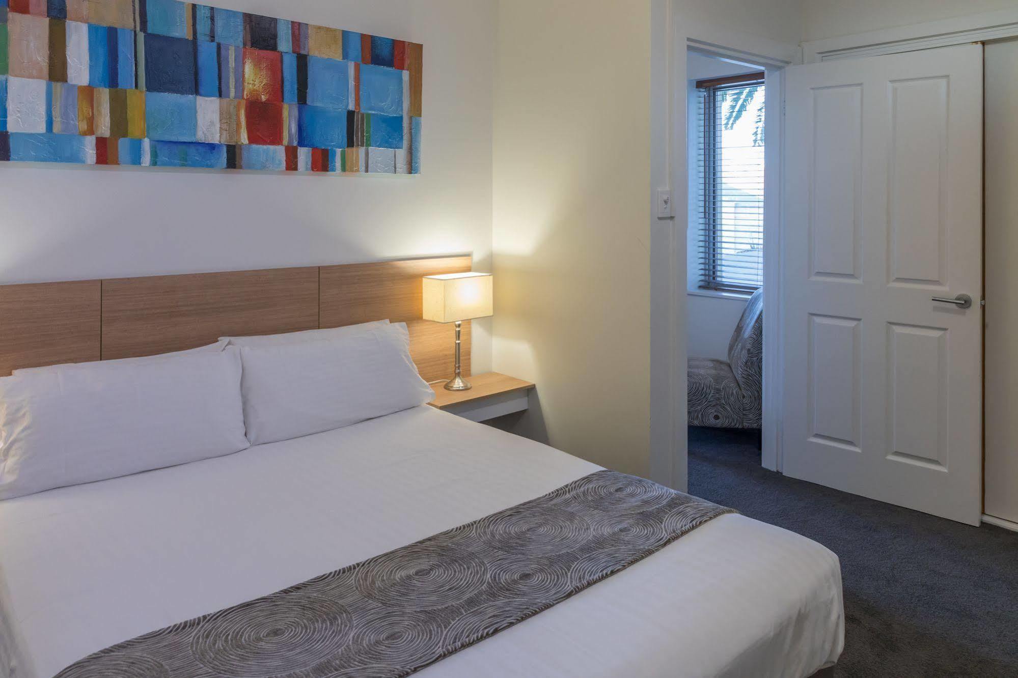 Bay 10 - Suites And Apartments Port Lincoln Bagian luar foto
