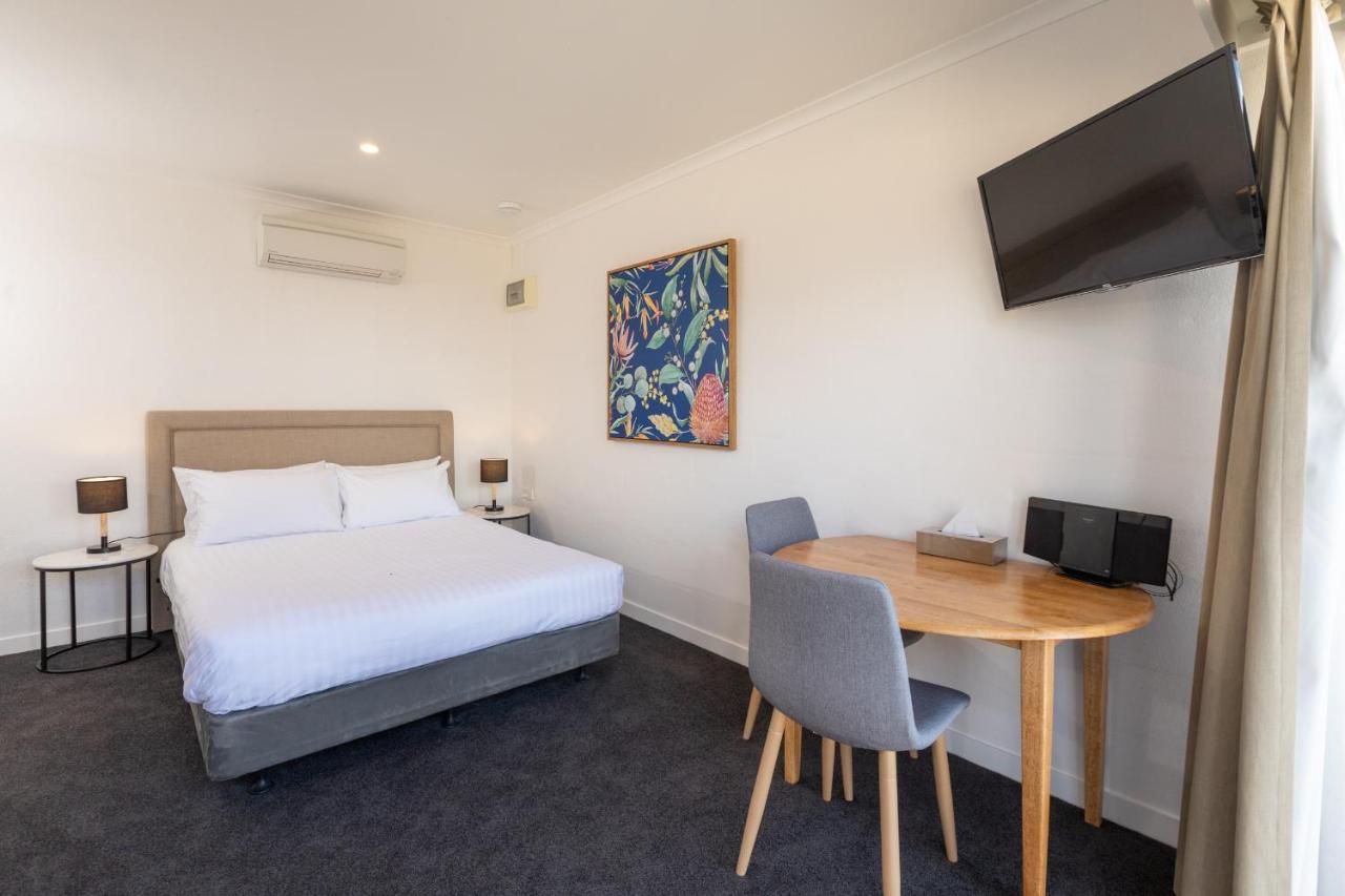 Bay 10 - Suites And Apartments Port Lincoln Bagian luar foto