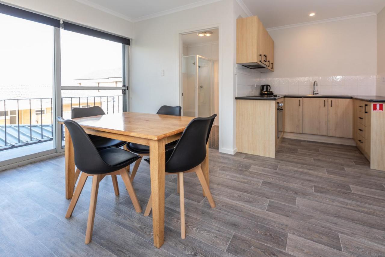 Bay 10 - Suites And Apartments Port Lincoln Bagian luar foto
