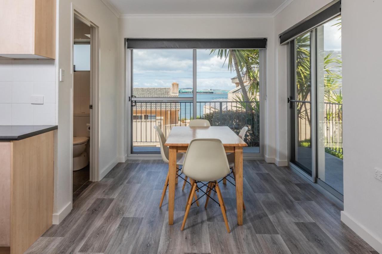 Bay 10 - Suites And Apartments Port Lincoln Bagian luar foto