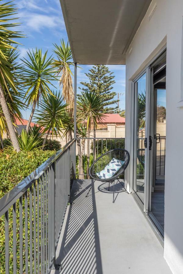 Bay 10 - Suites And Apartments Port Lincoln Bagian luar foto